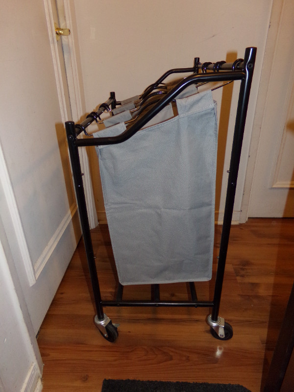 3 BAG HEAVY DUTY LAUNDRY SORTER CART ON WHEELS, NEW CONDITION. in Storage & Organization in Kingston - Image 4