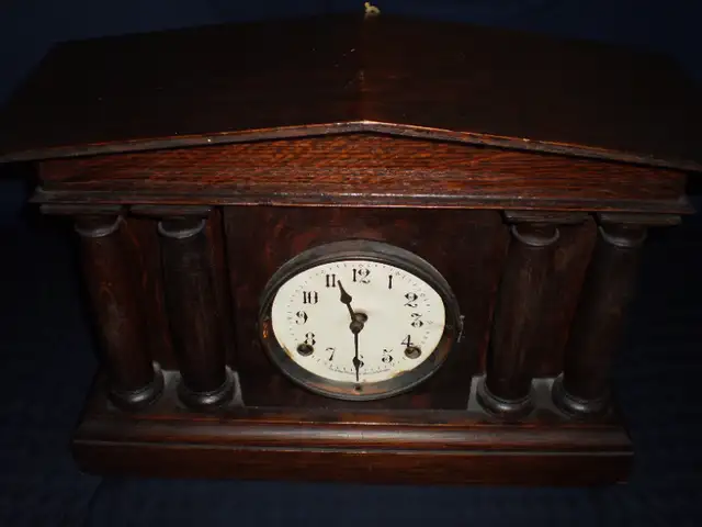 Table and Wall Clocks in Home Décor & Accents in City of Toronto - Image 4