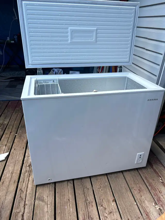 Chest freezer451655683204065280