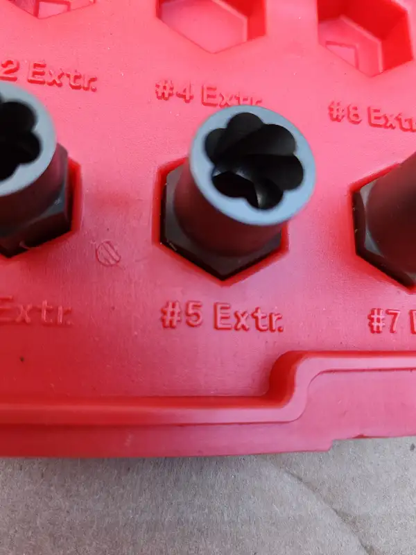 Craftsman Damaged Head Of The Bolt 5 Pc Extractor Set New in Hand Tools in Windsor Region - Image 5