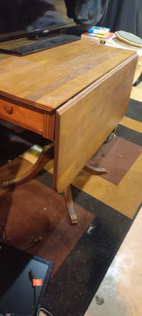 I deliver! Vintage Small Dining Table
