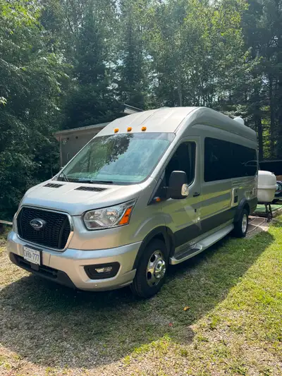 Reduced to $137,500. 2021/2022 Model year Ontour 2.2 in excellent condition. Electric bed, convectio...