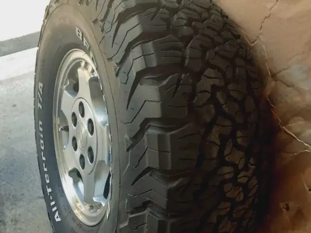 NEW OEM RIMS AND CENTER CAPS FROM 99 SILVERADO  in Tires & Rims in Cambridge - Image 3