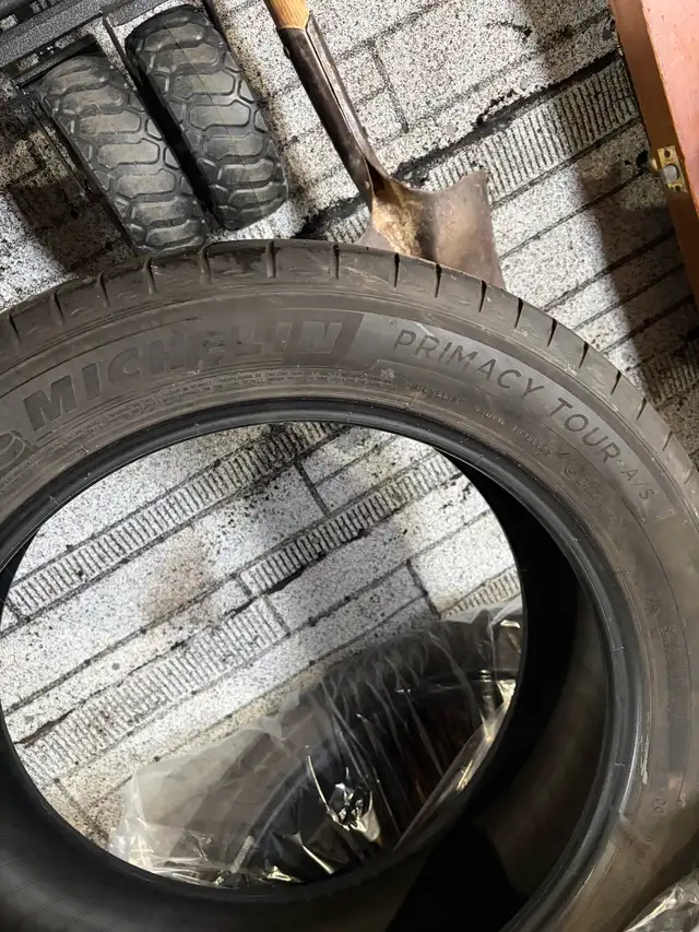 Michelin primacy tour all season 235/55R20 in Tires & Rims in Moncton - Image 2
