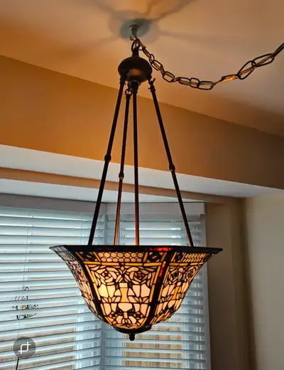 Lampe Tifany suspendue, vitrail, négo à Pointe-Claire, View more