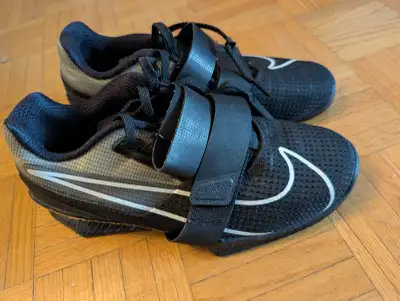 Chaussures d'haltérophilie/ Weightlifting shoes, View more