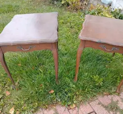 Set of 2 end tables, View more