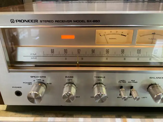 PIONEER SX-650 Récepteur Amplificateur 1976 Vintage Vinyle Tuner in Stereo Systems & Home Theatre in Sherbrooke - Image 3
