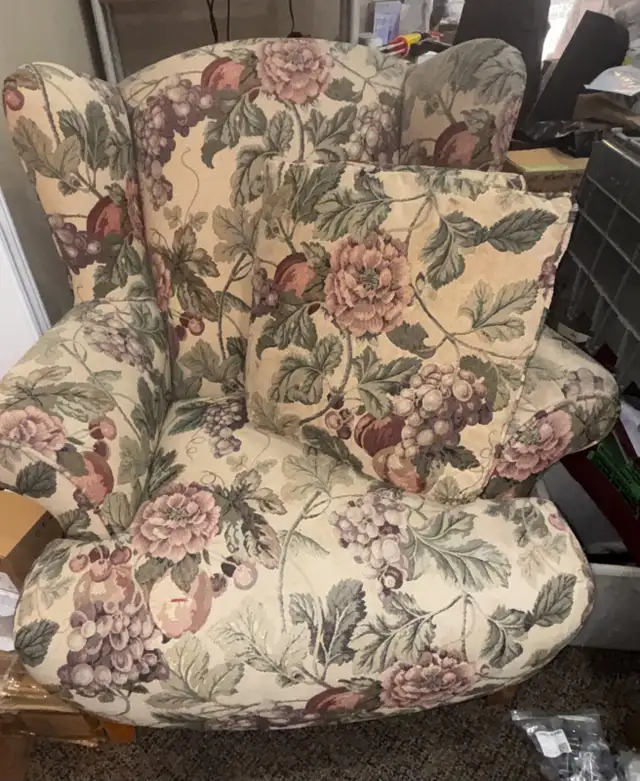 Wing Back Chair - custom tapestry in Chairs & Recliners in City of Toronto - Image 9