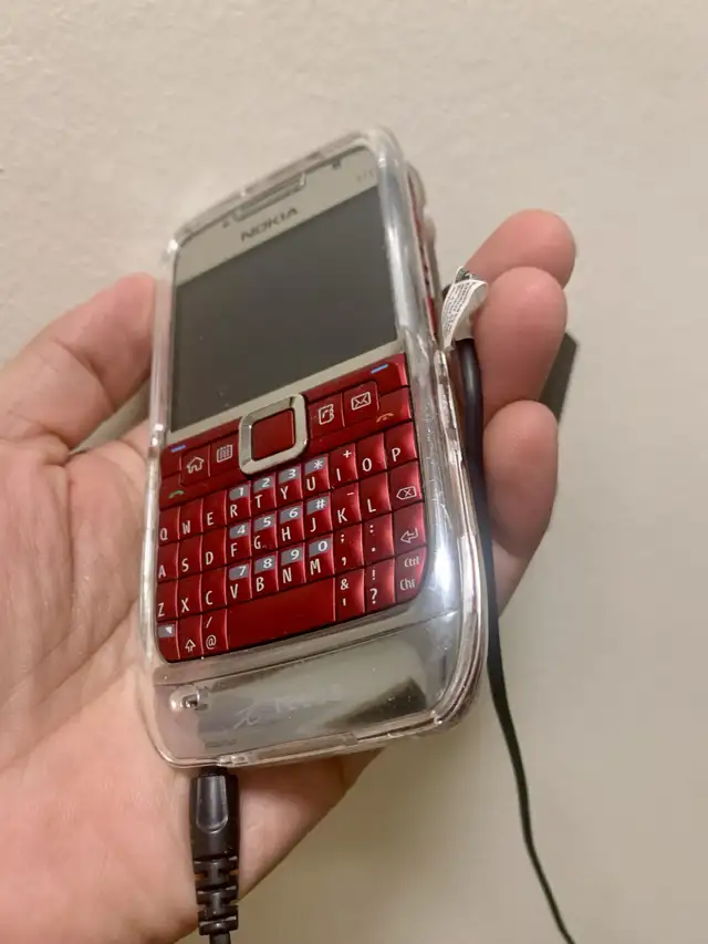 Vintage Nokia Eseries Phone Red  in Cell Phones in Burnaby/New Westminster - Image 3