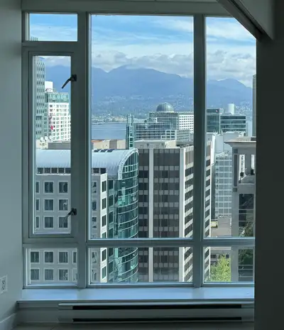 Medium 8x10 room 25th floor Downtown Vancouver 610 Granville - $1195/mo avail now [SEE VIDEO] Video:...