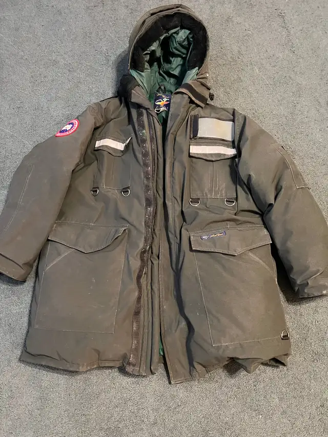Snow goose of Canada winter jacket in Other in Lethbridge - Image 2