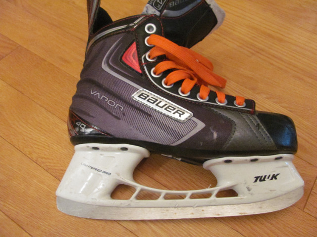 Bauer vapor X40 skates size 4R in Skates & Blades in Gatineau