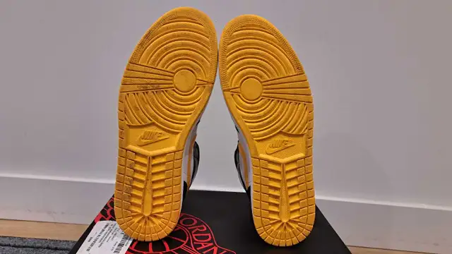 Jordan 1 Mid Retro Sonics in Men's Shoes in Markham / York Region - Image 7
