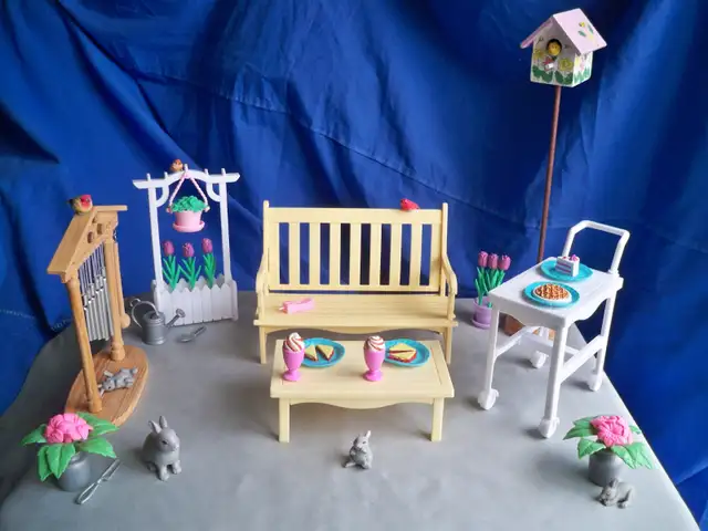 1996 Barbie "Folding Pretty House" FLOWER GARDEN Set, By: Mattel in Arts & Collectibles in Fredericton - Image 2