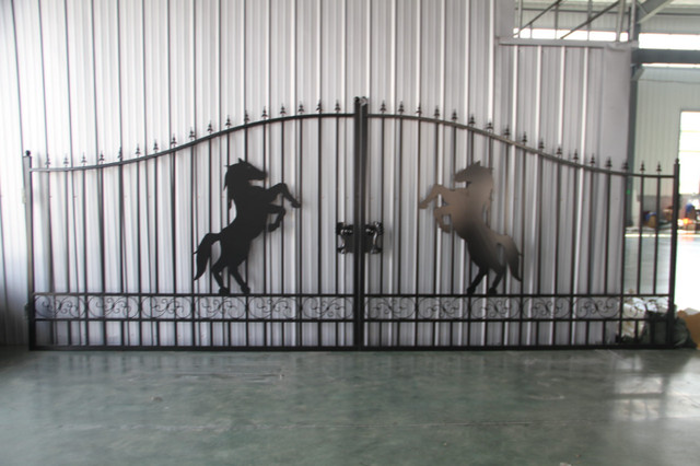 Horse Design - Portail à Double Battant en Métal de 14 pieds dans Autre  à Lac-Saint-Jean