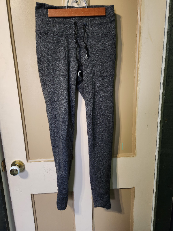 Womens jogger tights size small in Women's - Bottoms in London - Image 3