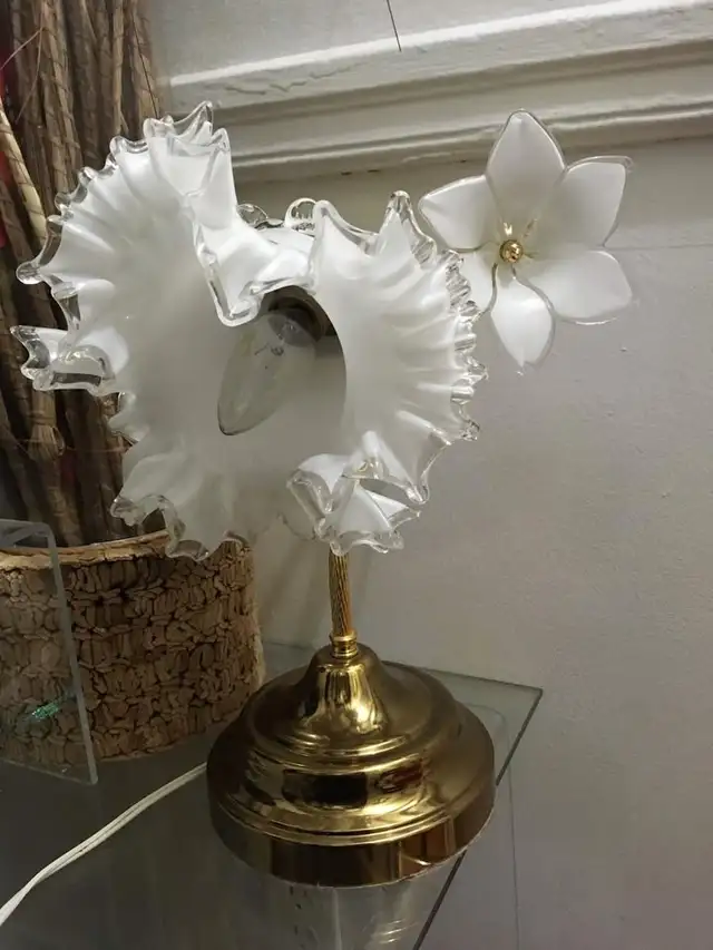 2 Excellent Vintage White Glass Murano Floral Table Lamps $285 in Indoor Lighting & Fans in City of Montréal - Image 6