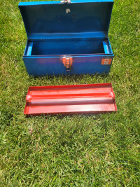 Steel 16 inch tool box with tray. Master craft. 