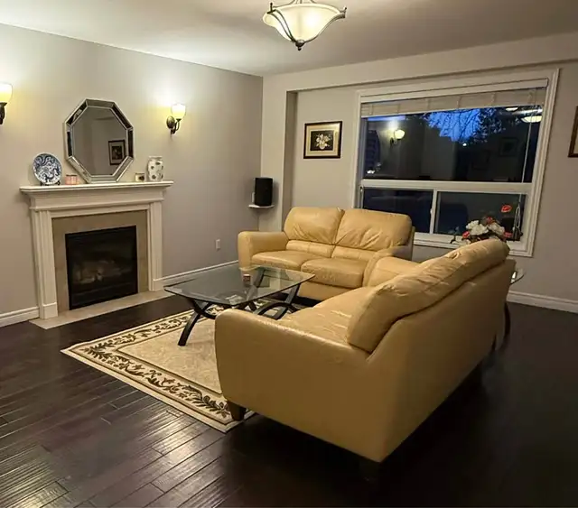 Italian leather sofa couch in Couches & Futons in Kitchener / Waterloo - Image 3