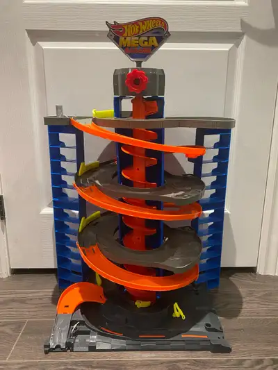 Excellent Used Condition From a smoke free and pet free home Pick up in Vaughan