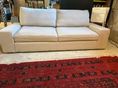 Sofa en excellente condition. Acheté neuf et a été toujours recouvert d’une housse. Milieu non fumeu...
