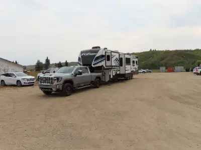 2023 Keystone Fuzion 430 Toy Hauler3 Slides King size bed 13 foot garage 2 full bathrooms 3 roof a/c...