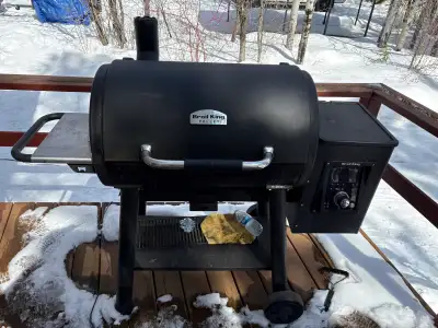 Broil King Regal 500 pellet smoker, View more
