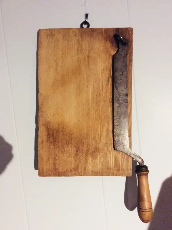 Hachoir antique de tabac. Antiquité. in Arts & Collectibles in Longueuil / South Shore - Image 6