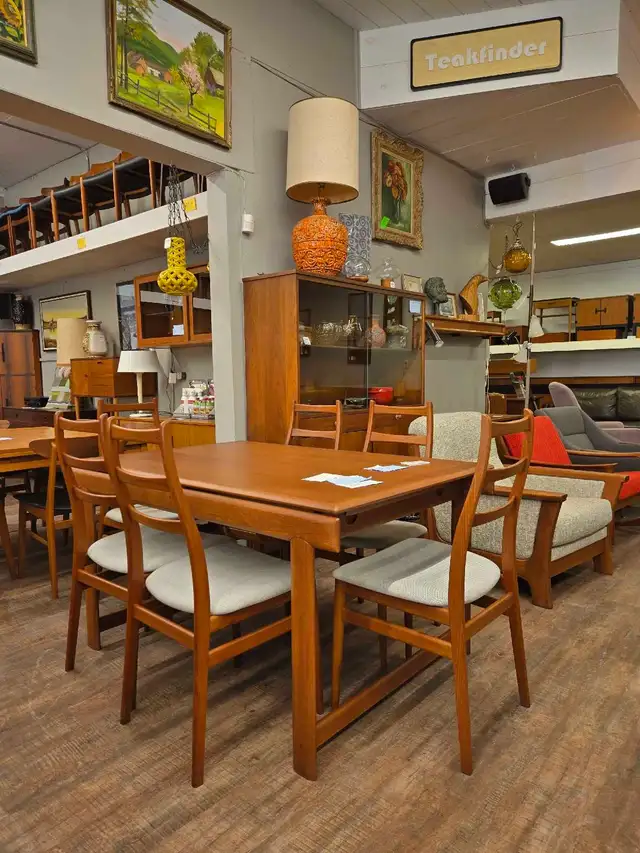 Mid century modern furniture  in Dining Tables & Sets in Stratford - Image 8
