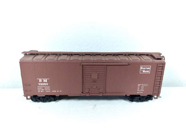 HO Train New England Models B&M Square Herald 40' Box Car #73020 in Hobbies & Crafts in Moncton - Image 2