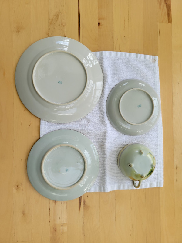 Hand Painted Decorative Place setting (Cup, Saucer, Plates x 2) in Kitchen & Dining Wares in Napanee - Image 3