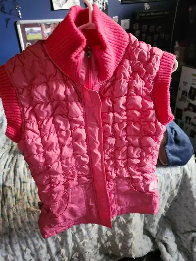 pink vest, View more