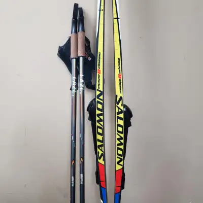 Ensemble complet de skis de fond pour homme comprenant: + Skis de fond Salomon Equipe 8 Classic, bas...