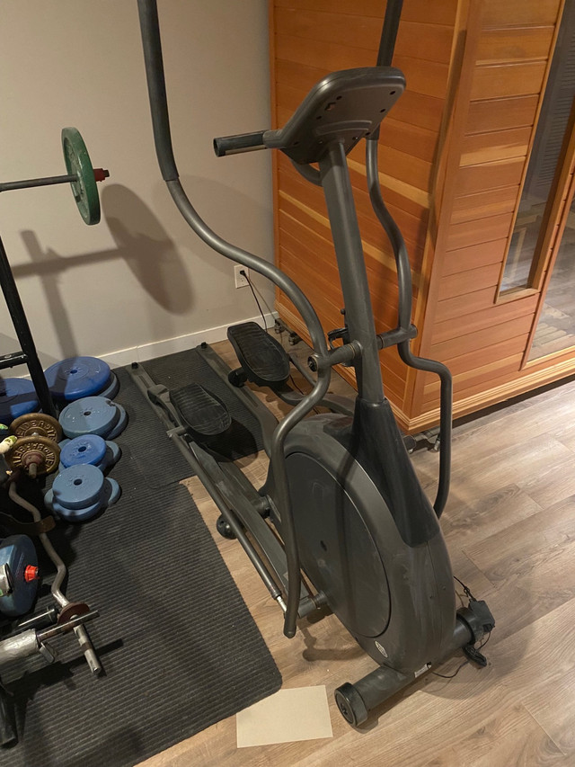  Vision fitness elliptical x6100 in Exercise Equipment in Winnipeg