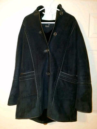 Stylish warm black jacket/coat with fur size 20, XXL.
