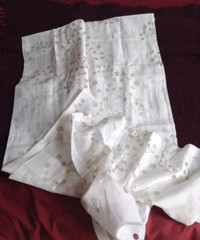 rideau à motif transparent / shimmering white curtain