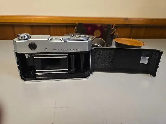 Yashica YK Camera 35mm Film Yashinon 1:2.8, f4.5cm Lens & case in Cameras & Camcorders in St. Catharines - Image 8