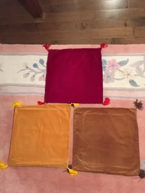 Set of 3 Cushion Covers With Tassels in Hobbies & Crafts in Barrie - Image 3