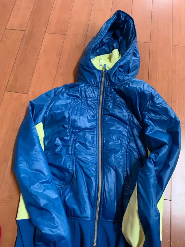 Lululemon Women’s Jacket in Women's - Tops & Outerwear in Markham / York Region - Image 3