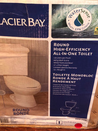 Toilet glacier bay brand new in box 289-338-0806 dan