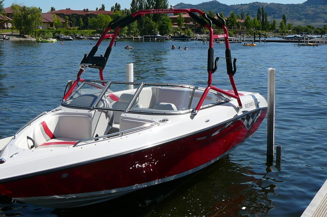 2008 Reinell 204 LSE Boat (Low Hrs) in Powerboats & Motorboats in Penticton - Image 4