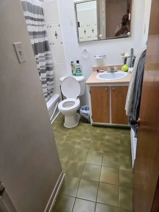Chambre à louer pour non fumeur in Room Rentals & Roommates in City of Montréal - Image 9