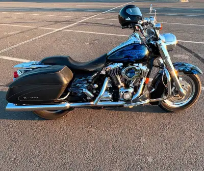 Selling my 2007 road king custom , custom paint job, beautiful bike, looks and runs perfect comes wi...