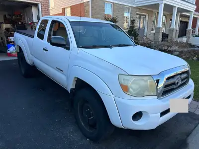2009 Toyota Tacoma SR5 Access Cab 4x4 -4 cylinder- 5 speed manual -291k -runs great -new clutch -sum...