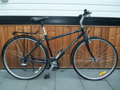 Vélo bicyclette hybride peugeot comme neuf, View more