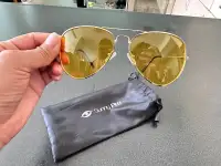 Chezi Unisex Gold Wire Frame Tinted Lens Aviator Sunglasses