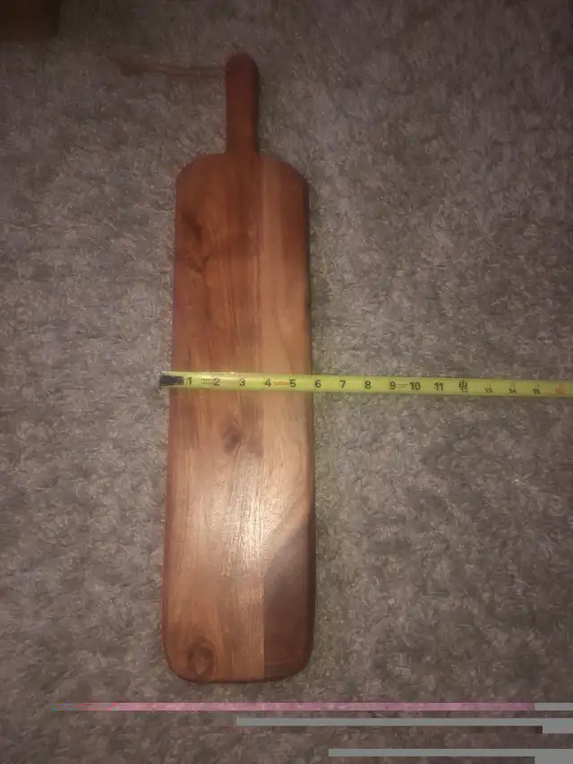 Vintage heavy charcuterie wooden board / firm Price in Arts & Collectibles in Calgary - Image 4