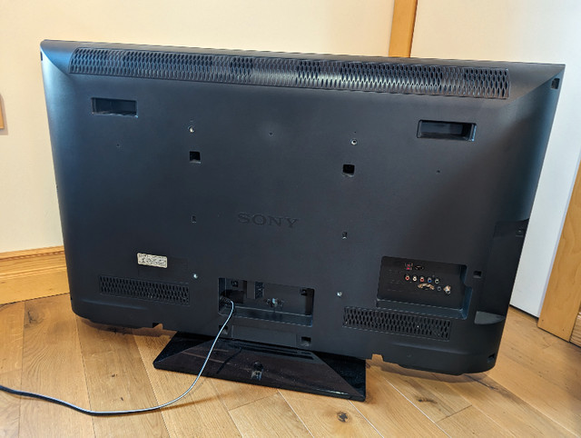 Sony 40" LCD TV (KDL-40BX450) in TVs in Peterborough - Image 2