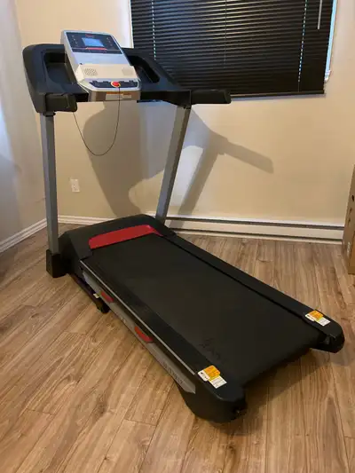 Tapis roulant Sunny Health & Fitness SF-T7917 en excellent état. Caractéristiques: - Marque: Sunny H...